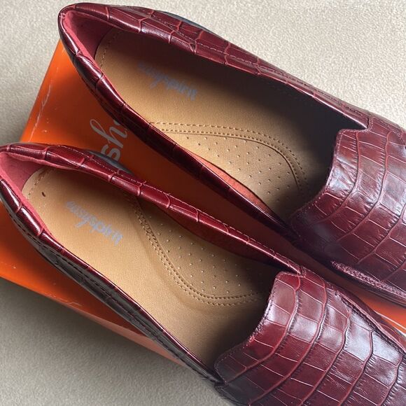 NWOT faux croc skin dark red . Easy Spirt size 9.5 - Picture 2 of 4